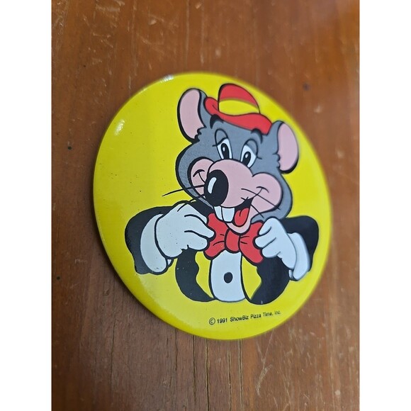 Vintage 1991 Chuck E. Cheese Showbiz Pizza Pin Pinback Button - Picture 2 of 5